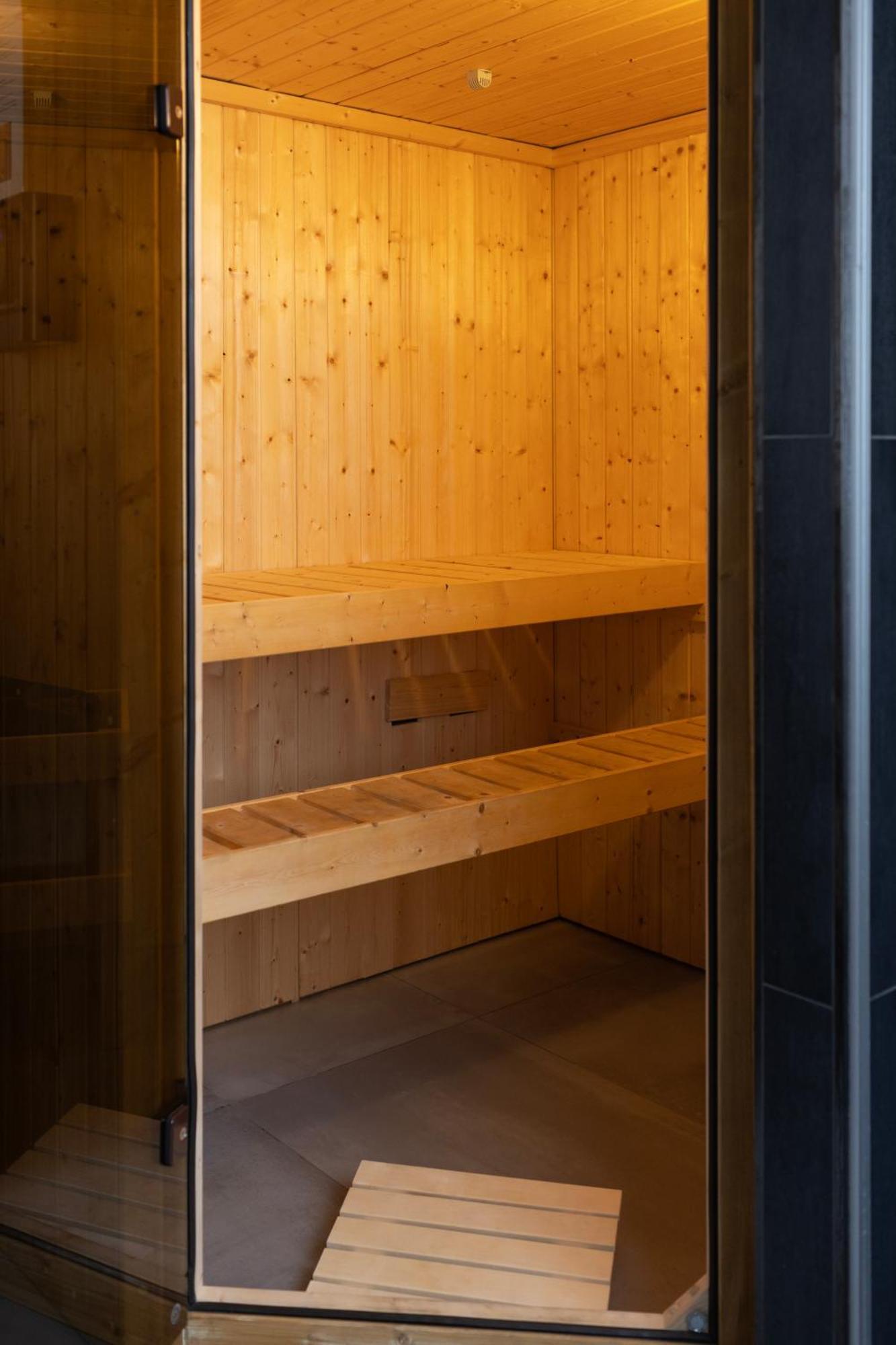 Huge Apartment With Sauna And Free Parking Duisburg Ngoại thất bức ảnh
