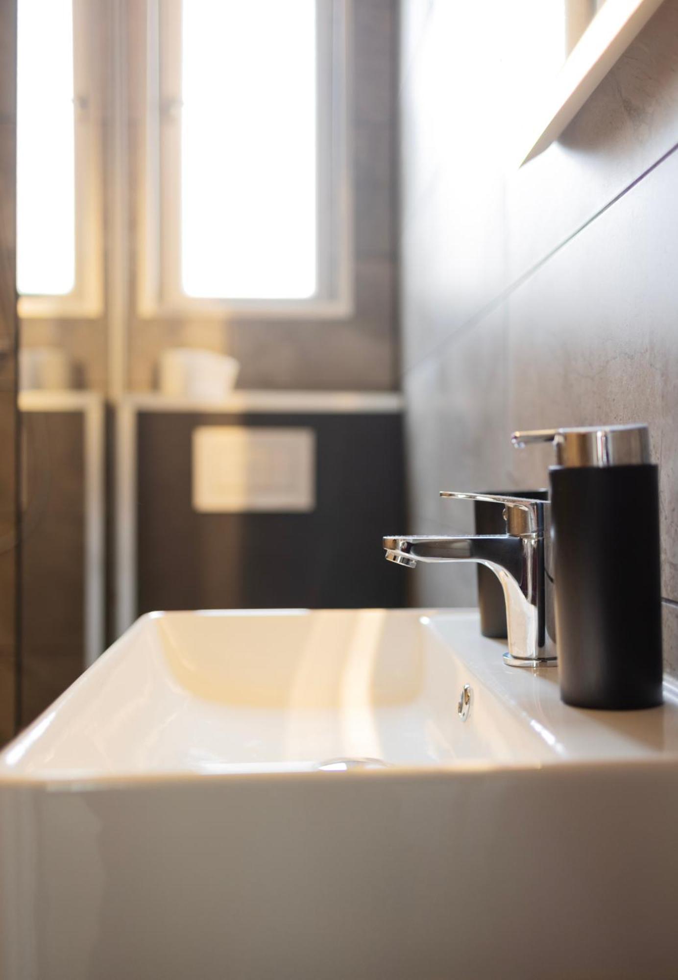 Huge Apartment With Sauna And Free Parking Duisburg Ngoại thất bức ảnh