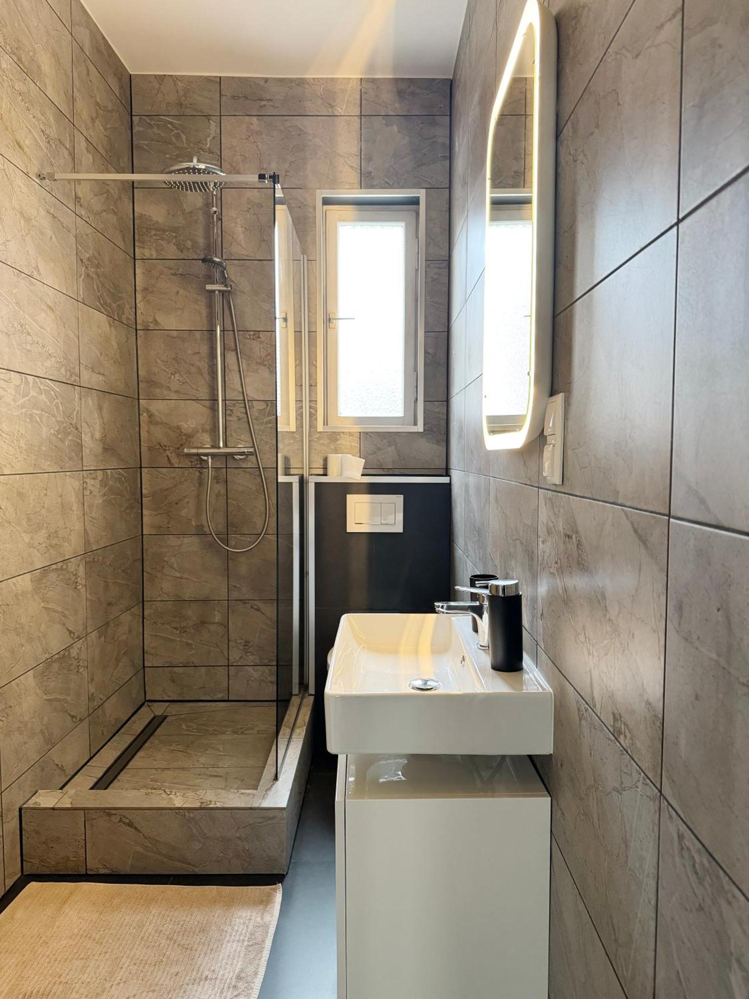 Huge Apartment With Sauna And Free Parking Duisburg Ngoại thất bức ảnh